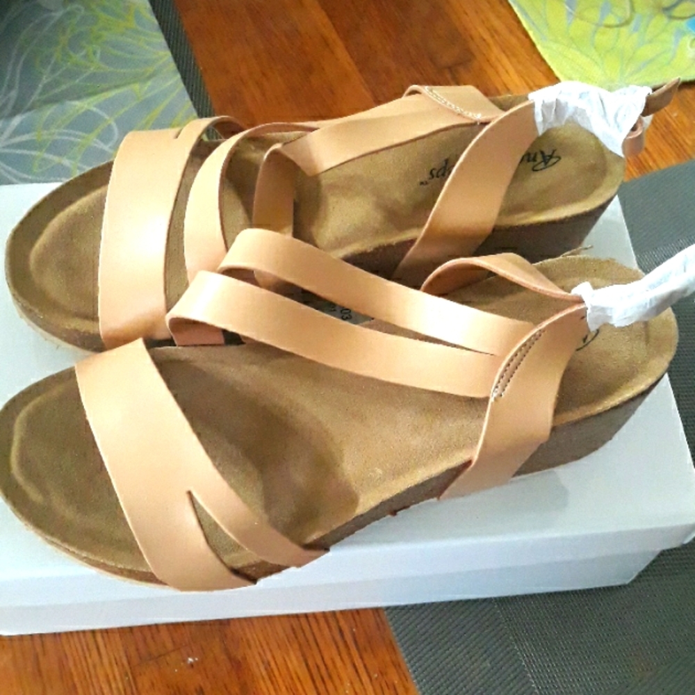 Angel Steps Tali Sandals sz 8.5 Manufacture Defects.